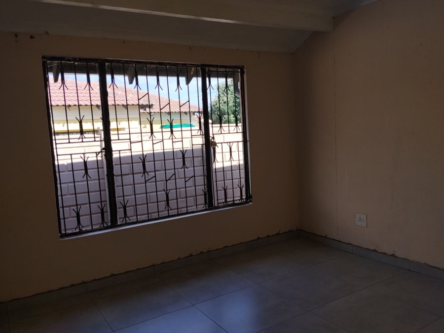 To Let 3 Bedroom Property for Rent in Geelhoutpark North West
